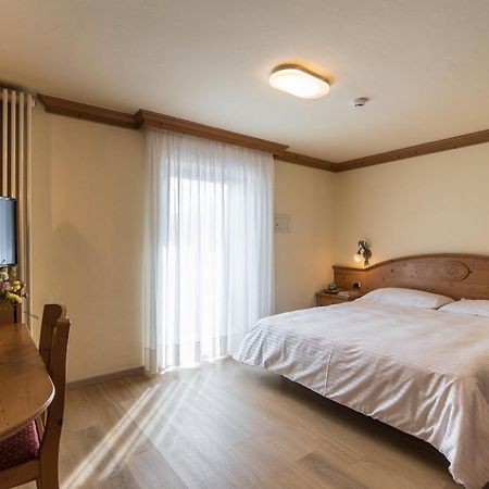 Hotel Colfosco ซานมาร์ตีโนดีกัสตรอสซา ภายนอก รูปภาพ