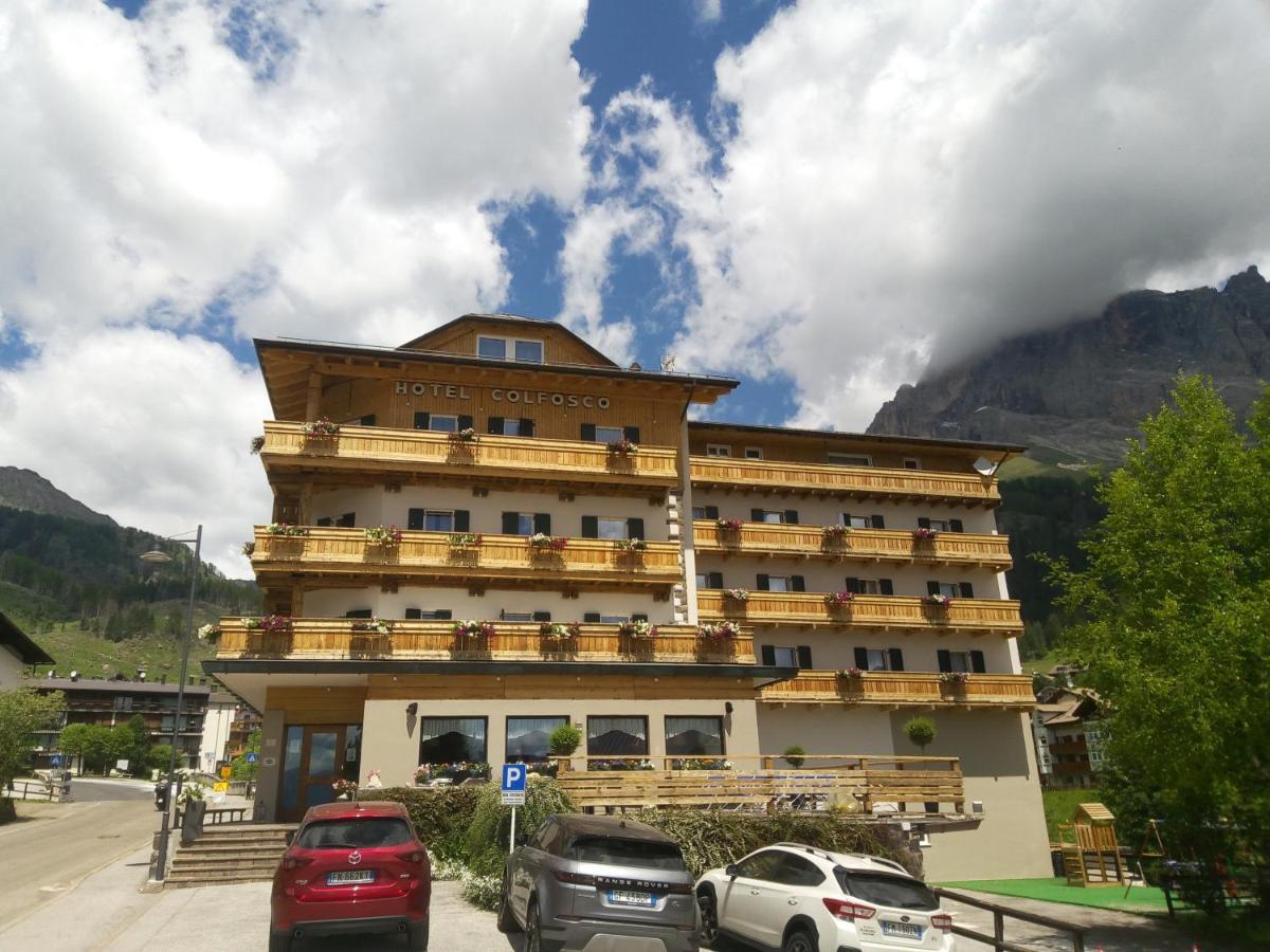 Hotel Colfosco ซานมาร์ตีโนดีกัสตรอสซา ภายนอก รูปภาพ
