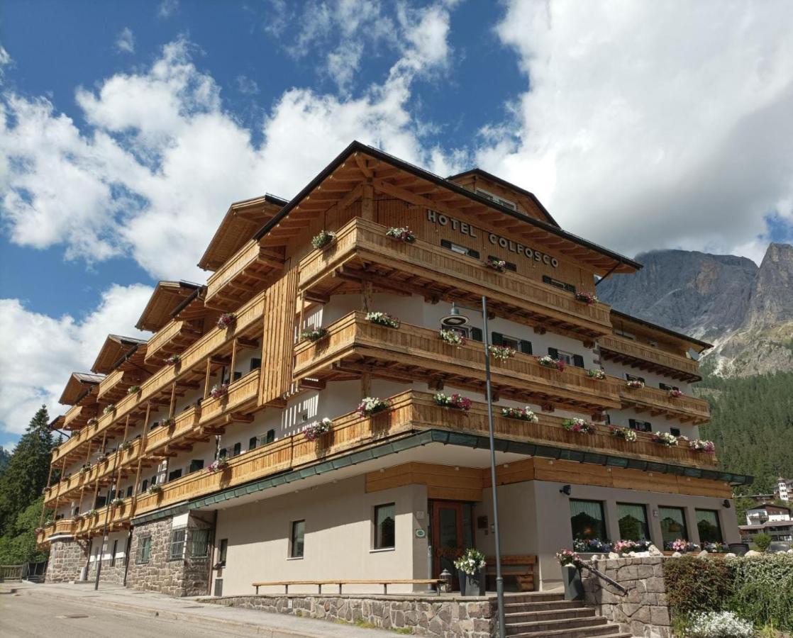 Hotel Colfosco ซานมาร์ตีโนดีกัสตรอสซา ภายนอก รูปภาพ