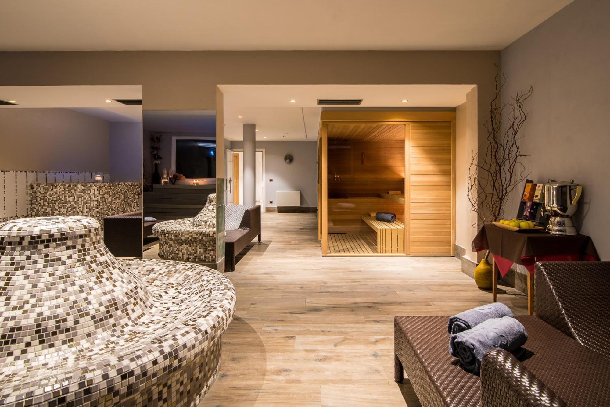 Hotel Colfosco ซานมาร์ตีโนดีกัสตรอสซา ภายนอก รูปภาพ
