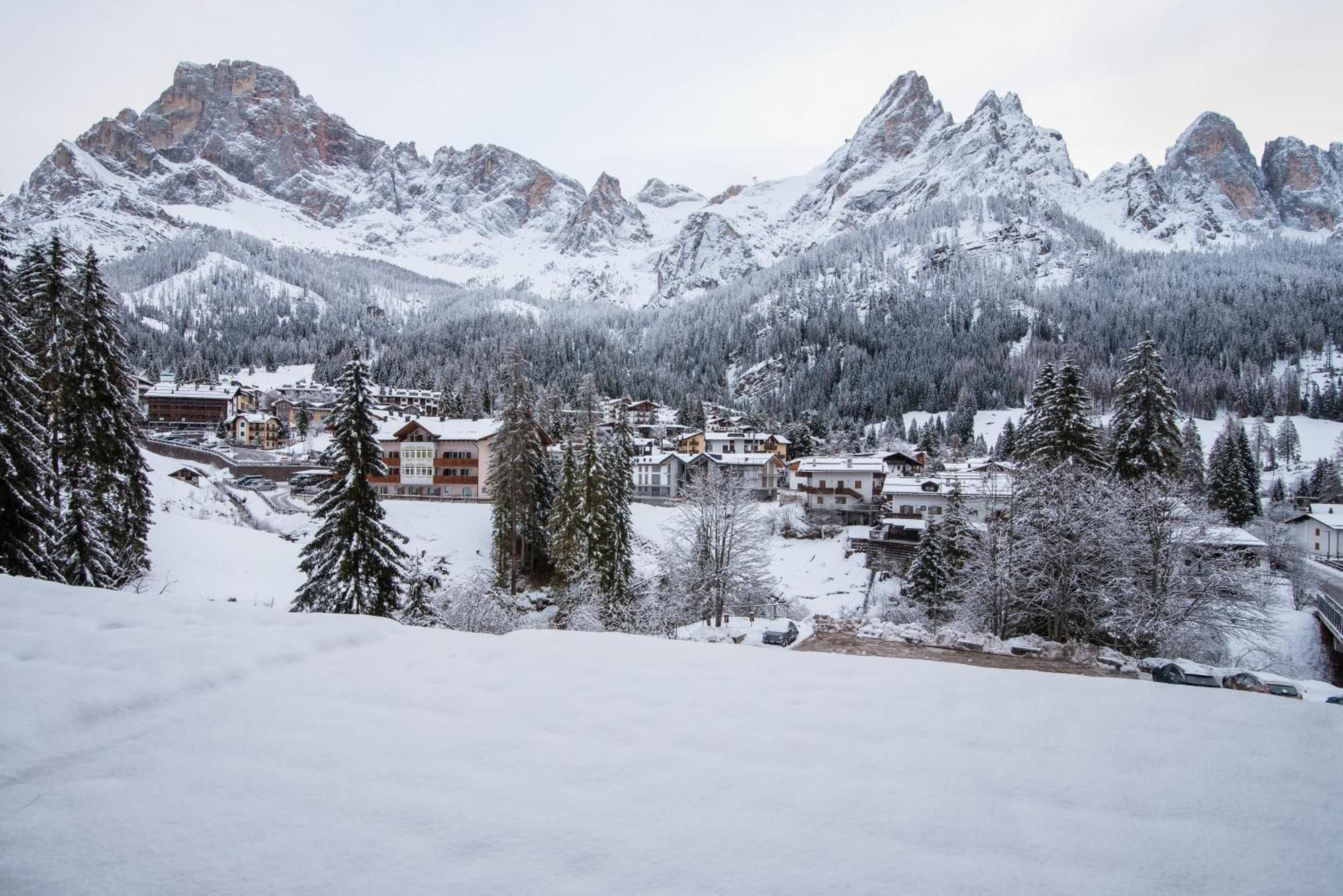 Hotel Colfosco ซานมาร์ตีโนดีกัสตรอสซา ภายนอก รูปภาพ
