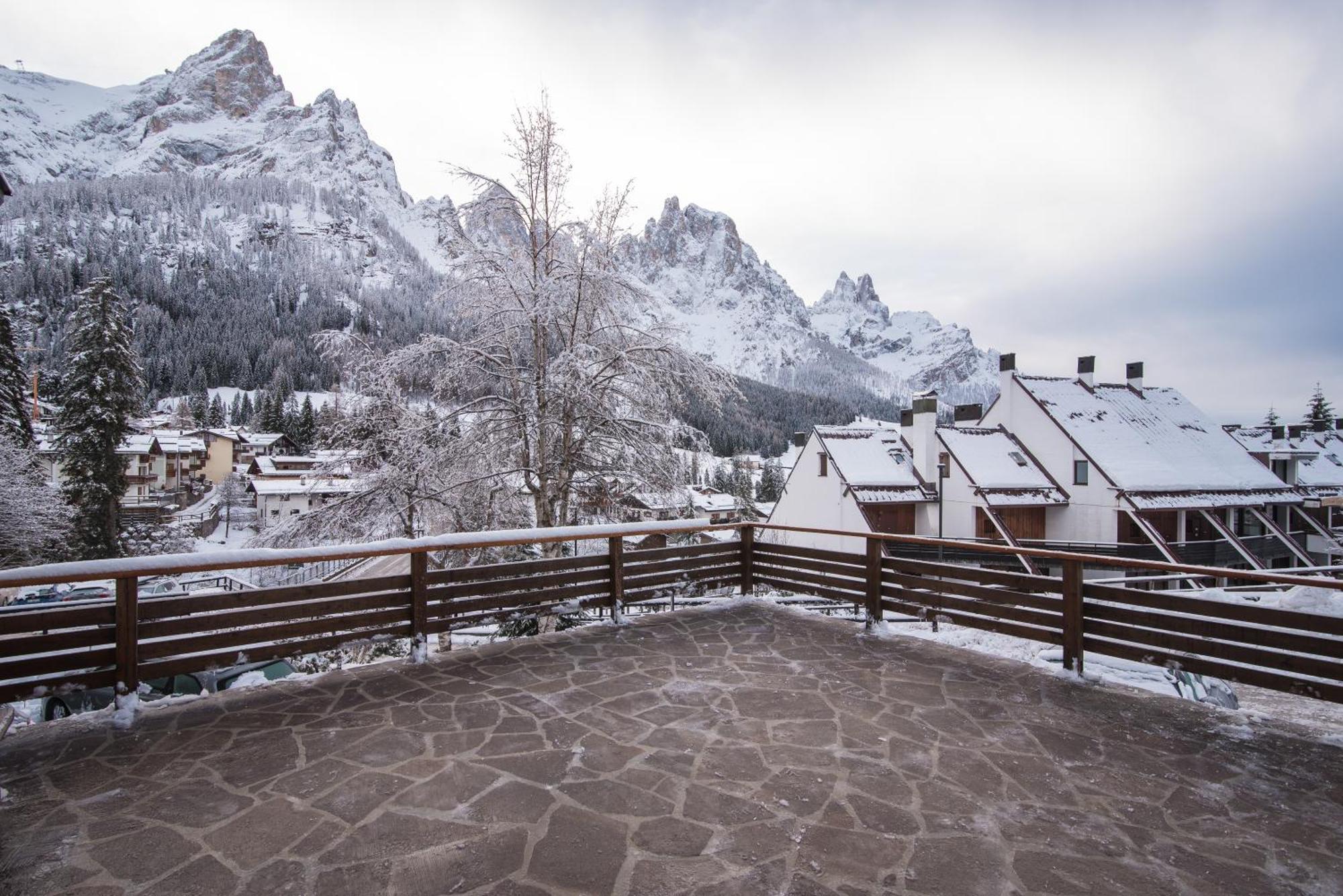 Hotel Colfosco ซานมาร์ตีโนดีกัสตรอสซา ภายนอก รูปภาพ
