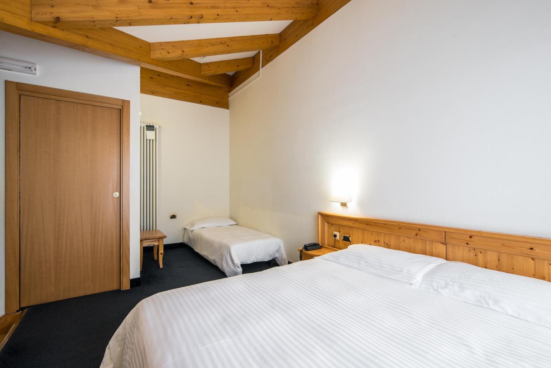 Hotel Colfosco ซานมาร์ตีโนดีกัสตรอสซา ภายนอก รูปภาพ
