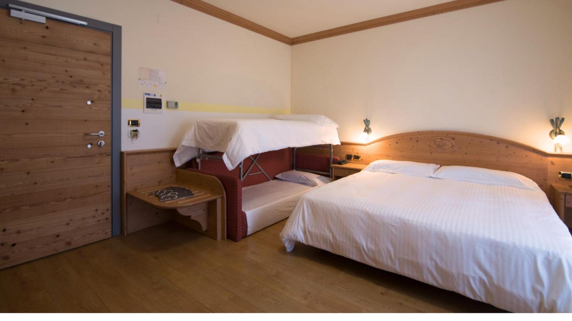 Hotel Colfosco ซานมาร์ตีโนดีกัสตรอสซา ภายนอก รูปภาพ