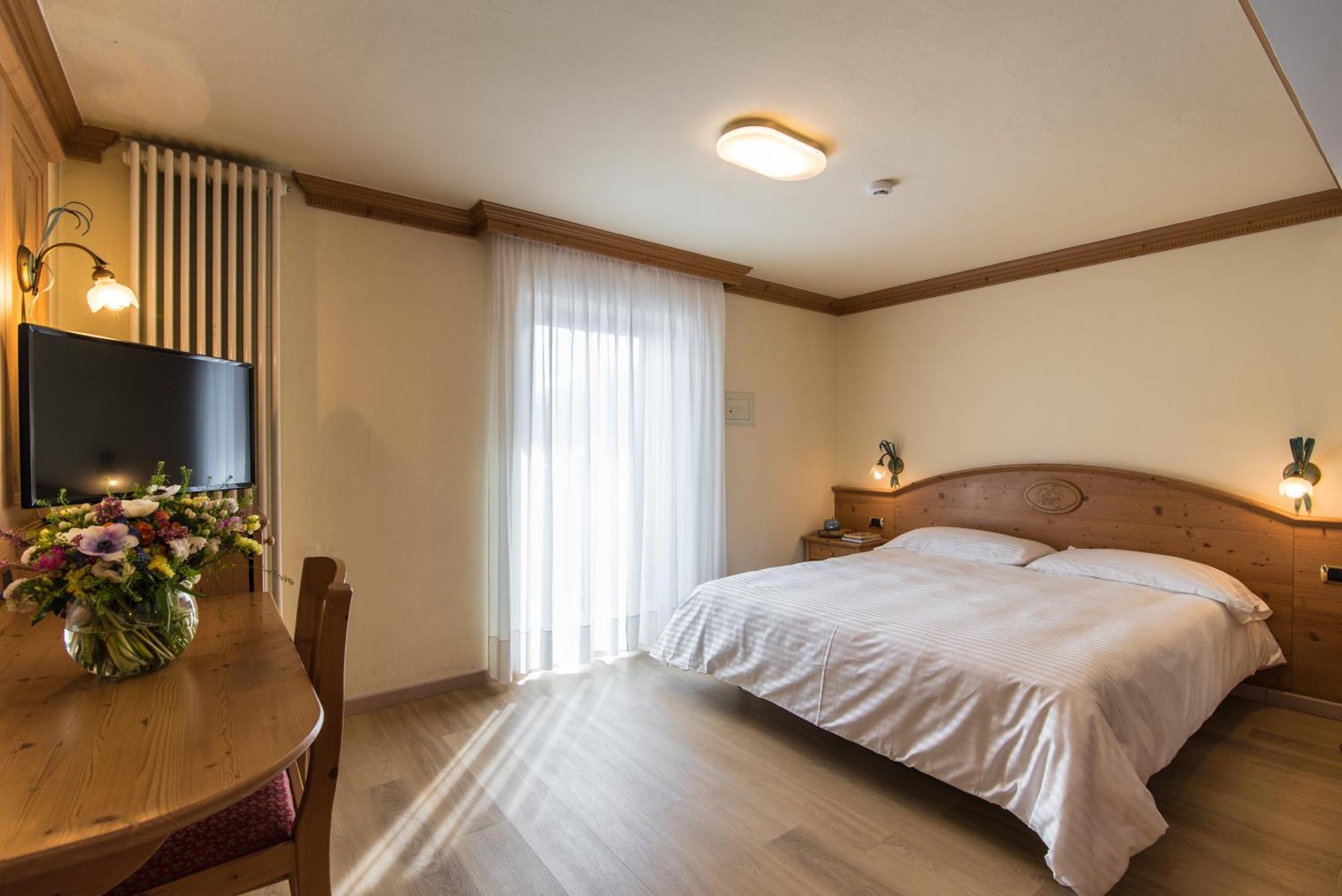 Hotel Colfosco ซานมาร์ตีโนดีกัสตรอสซา ภายนอก รูปภาพ
