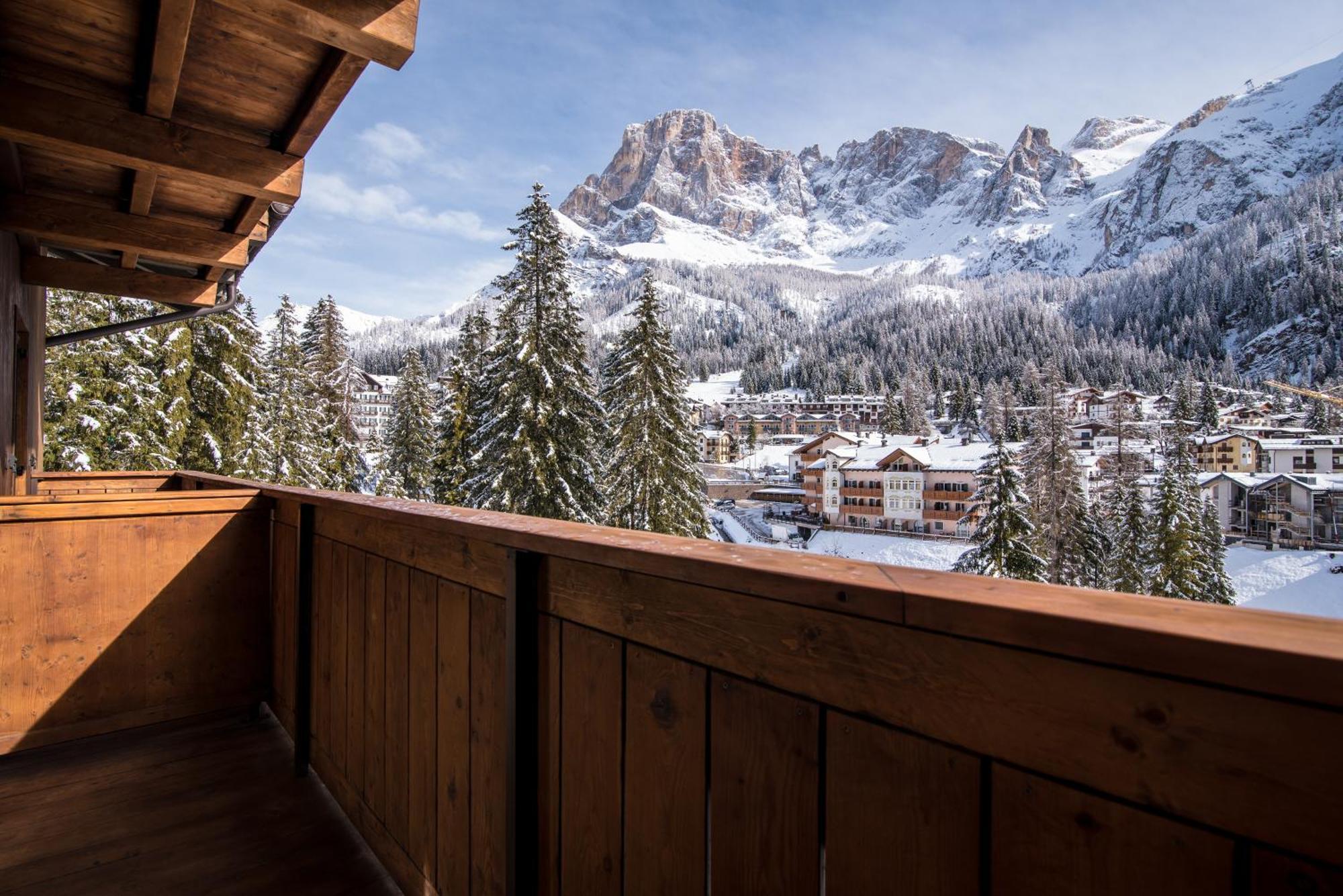 Hotel Colfosco ซานมาร์ตีโนดีกัสตรอสซา ภายนอก รูปภาพ