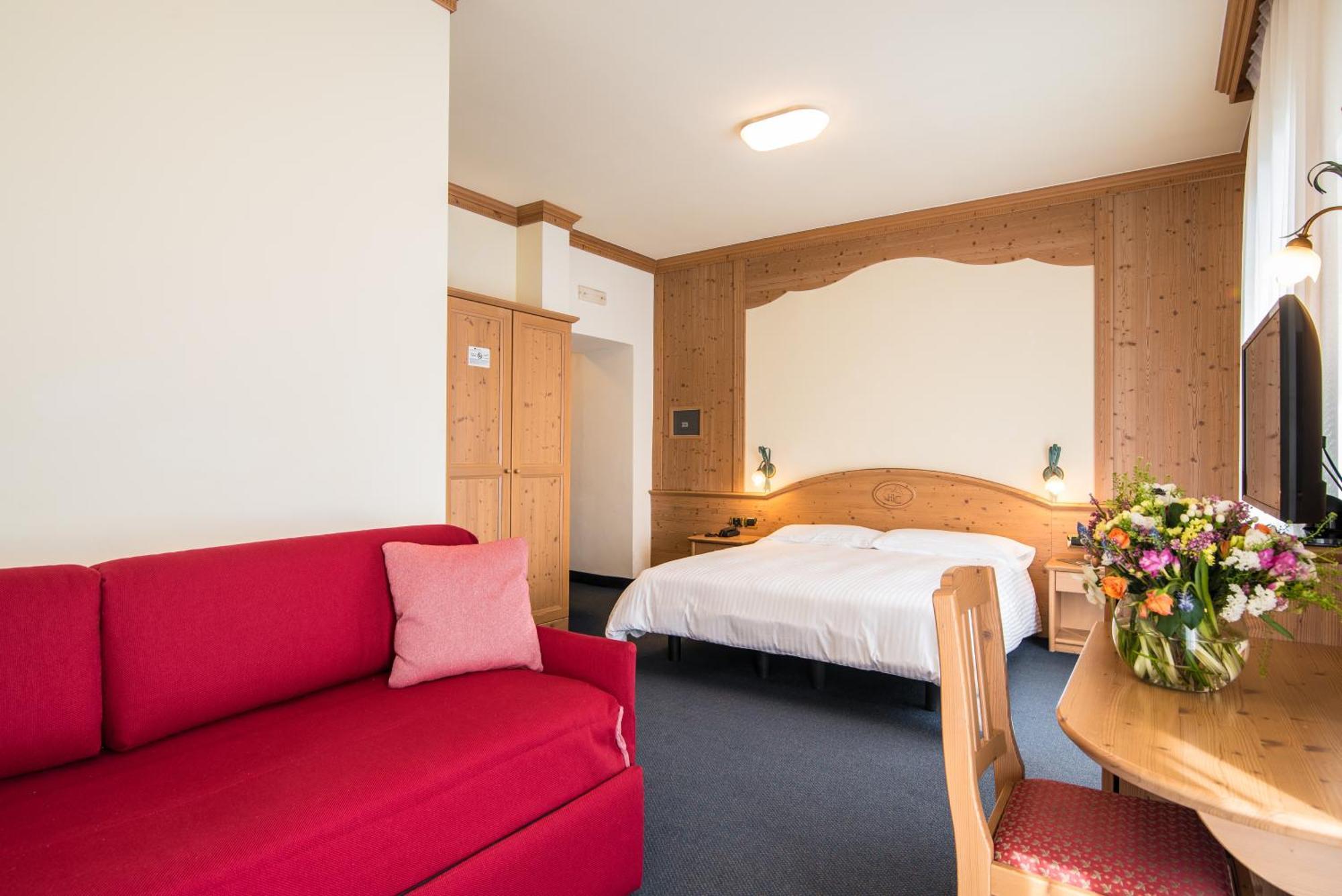 Hotel Colfosco ซานมาร์ตีโนดีกัสตรอสซา ภายนอก รูปภาพ