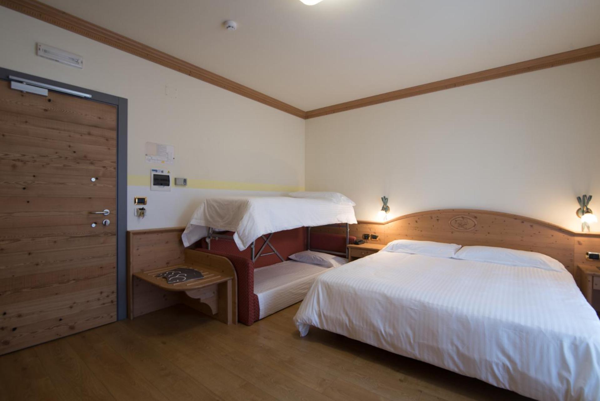 Hotel Colfosco ซานมาร์ตีโนดีกัสตรอสซา ภายนอก รูปภาพ
