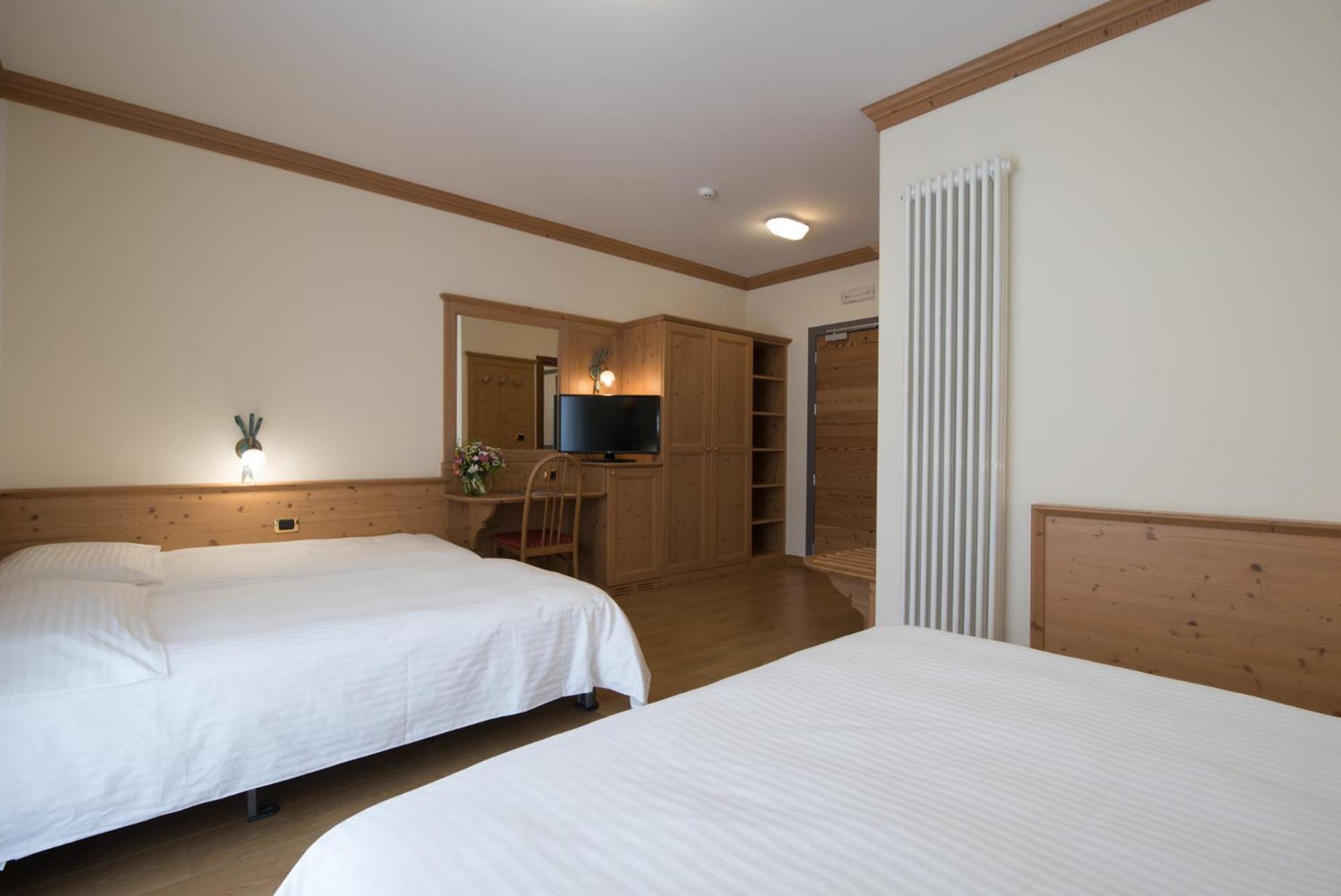 Hotel Colfosco ซานมาร์ตีโนดีกัสตรอสซา ภายนอก รูปภาพ
