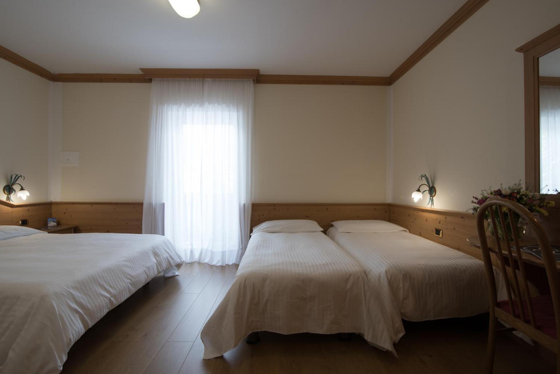 Hotel Colfosco ซานมาร์ตีโนดีกัสตรอสซา ภายนอก รูปภาพ